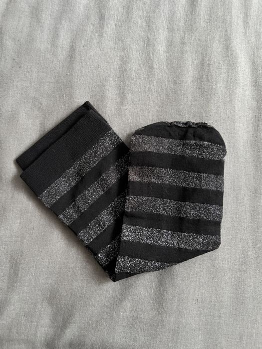 Meias às riscas com brilhos