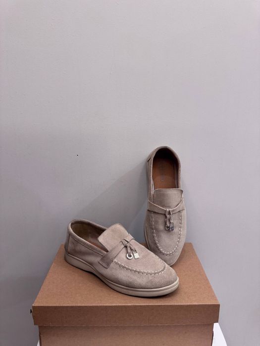 Жіночі замшеві лофери Attico Suede Beige