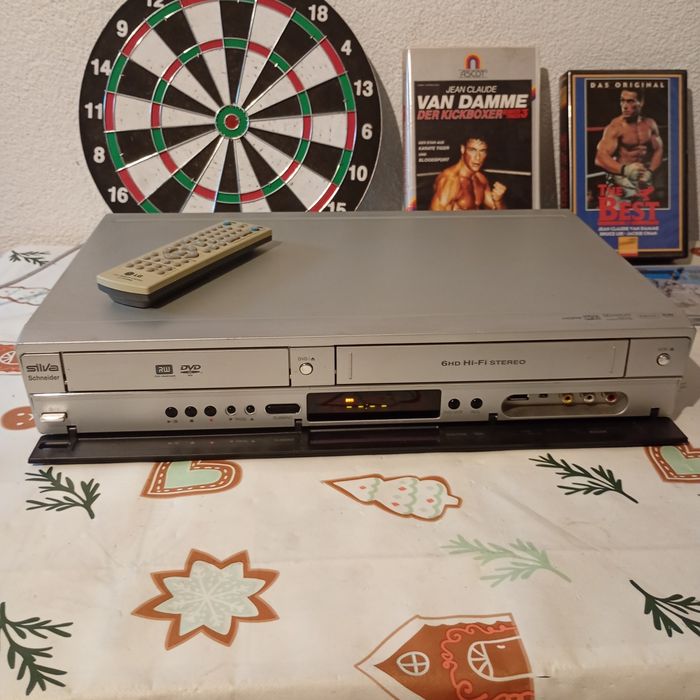 nagrywarka Silva Schneider DVR 4959 HDMI, będąca zestawem combo DVD i magnetowidu VHS
