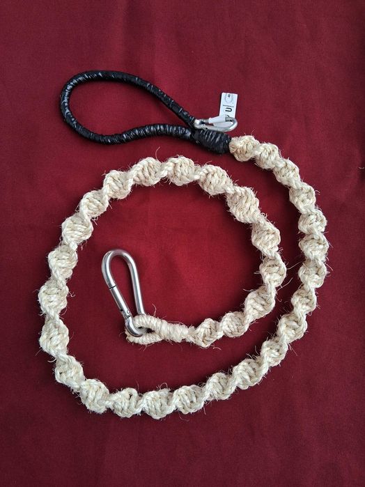 Trela para cão, biodegradável e reciclável, feita à mão.