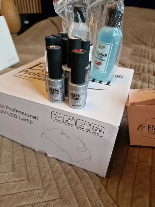 Zestaw hybrydowy Premium.  EM Nail professional lampa+ hybrydy+ bazy