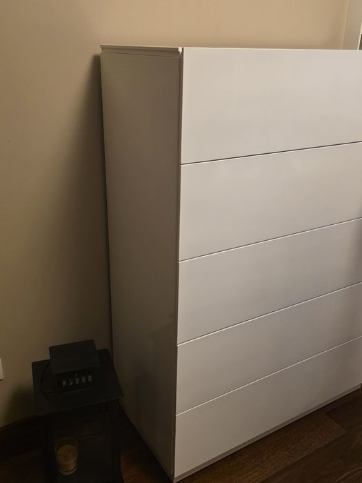Comoda lacada branco de alta qualidade em bom estado.