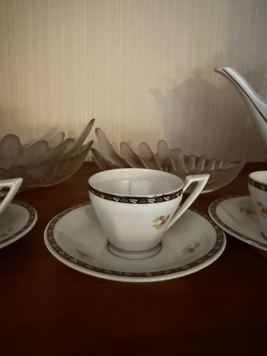 Serviço de café de 1922 a 1947 da Vista Alegre com 7 chávenas