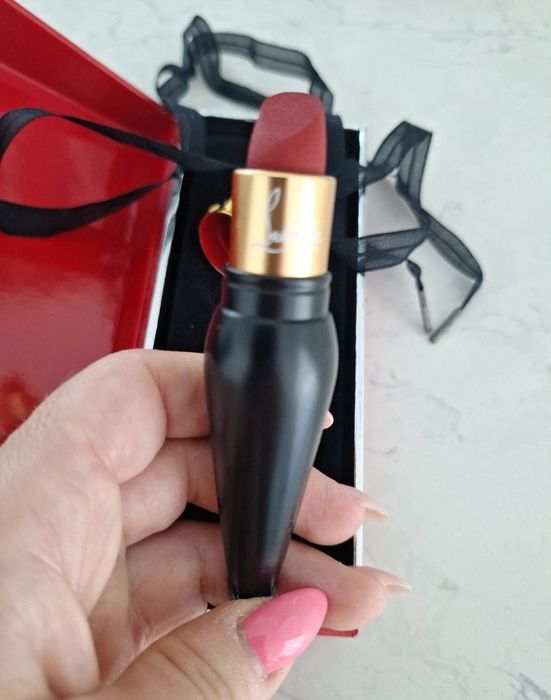 Batom vermelho mate Christian Louboutin