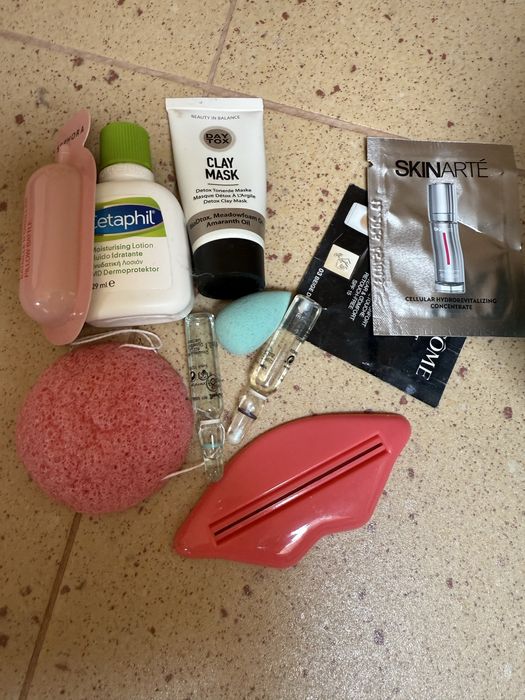 Miniatury i próbki kosmetyków i akcesoriów