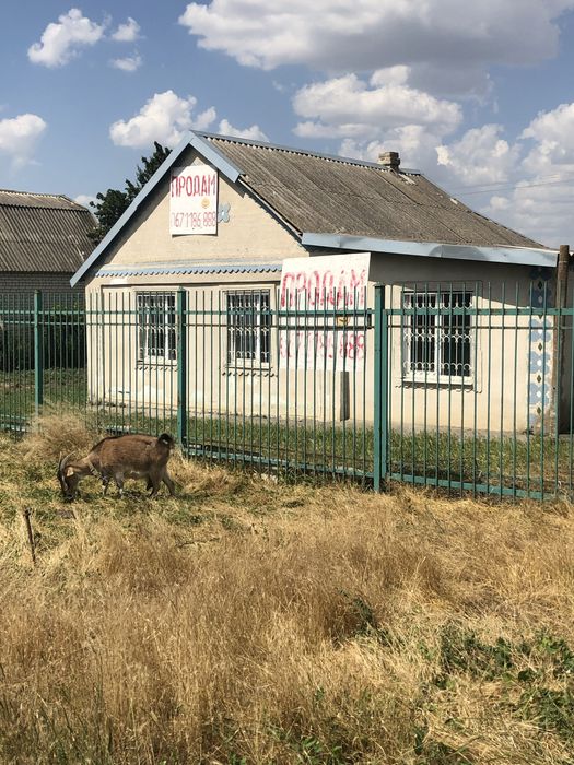 Будинок по трасі у с. Посад-Покровське