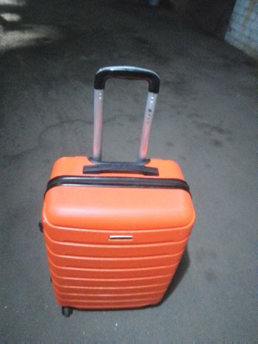 Продам   Чемодан