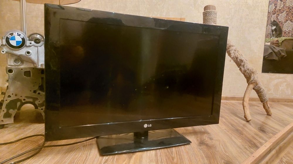 Телевизор LG продам.