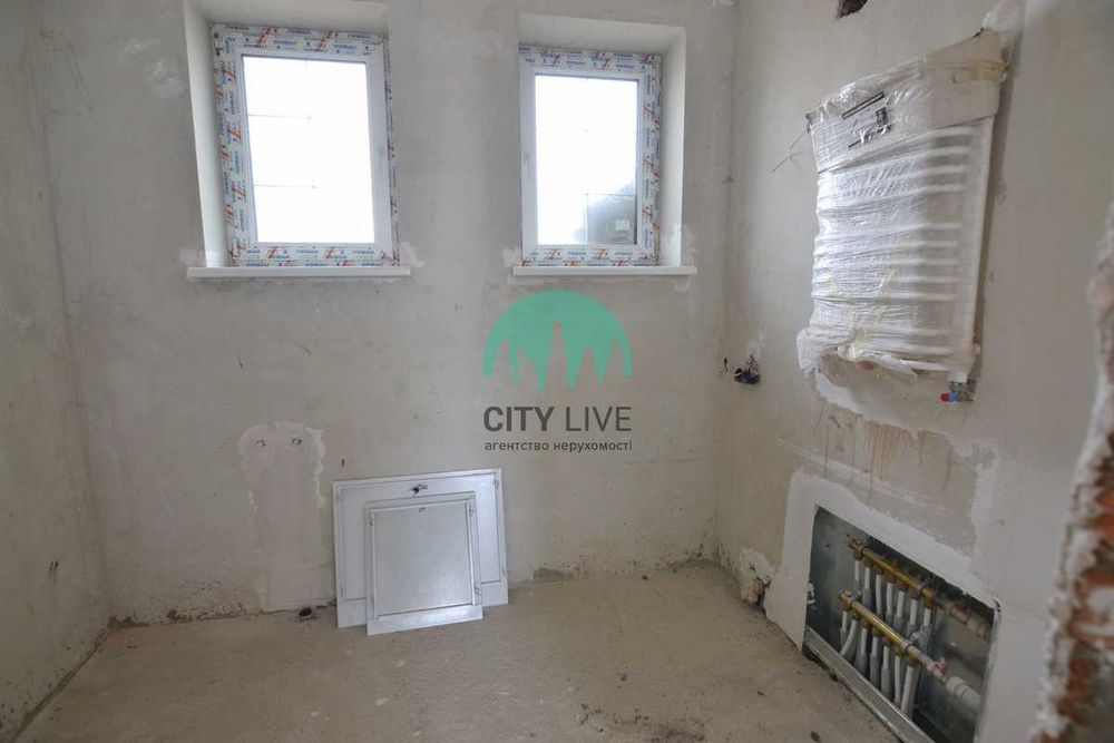 Продається будинок 296 м² у с. Микитинці (60)