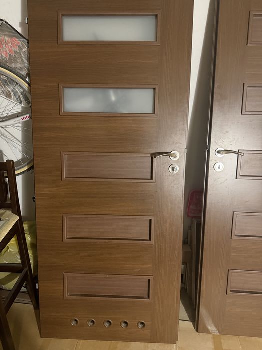 Drzwi wewnętrzne 3 kpl z ościeżnicami 2x80 1x90 kolor kasztan