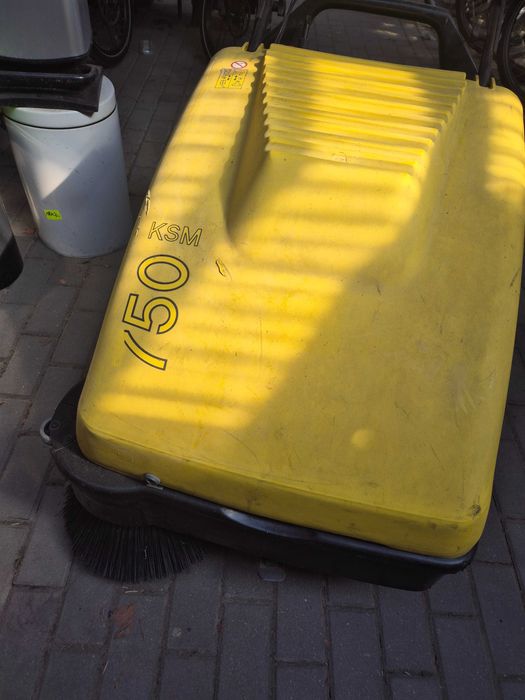 Profesjonalna zamiatarka Karcher KSM 750 Bat