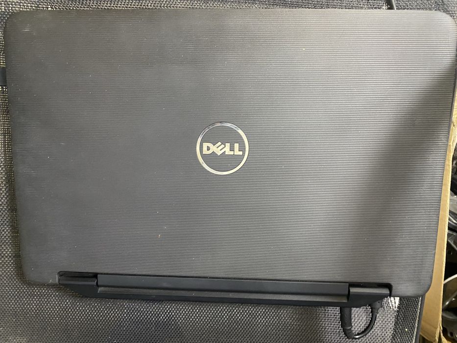 Поодам ноутбук Dell vlVostro 1540