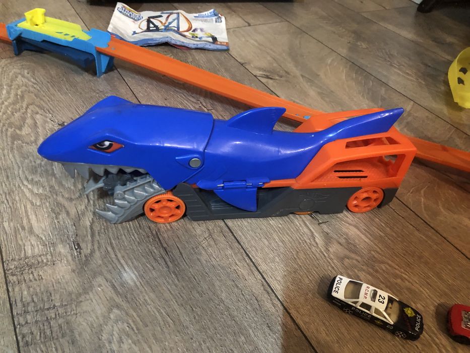 Hot Wheels трек акула  петля