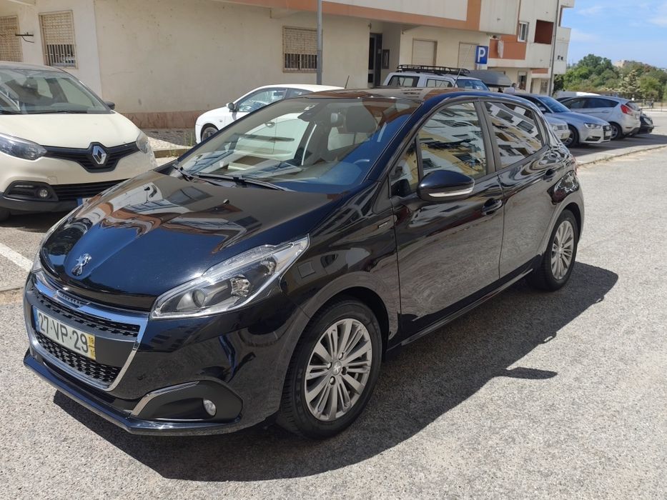 Peugeot 208 1.2 Signature 2018