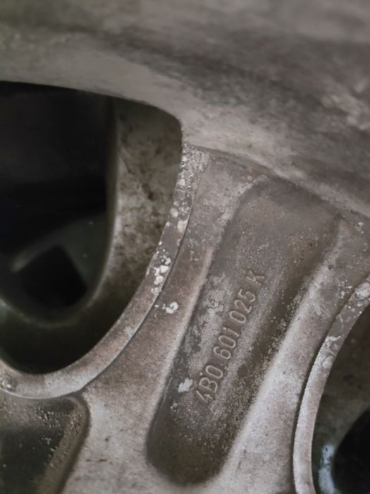 Felgi Audi  R16 opony zimowe et45