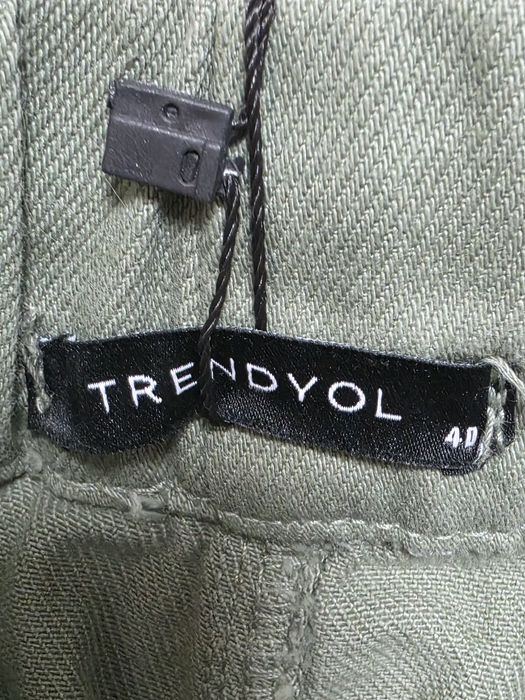 Spodnie jeansowe khaki Trendyol roz. M Loose