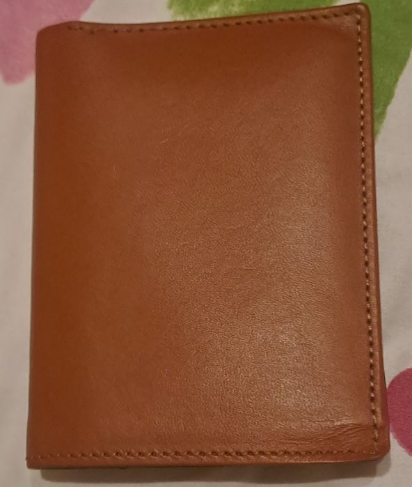 Składane etui na karty kredytowe z przegrodą na pełnowymiarowe banknot