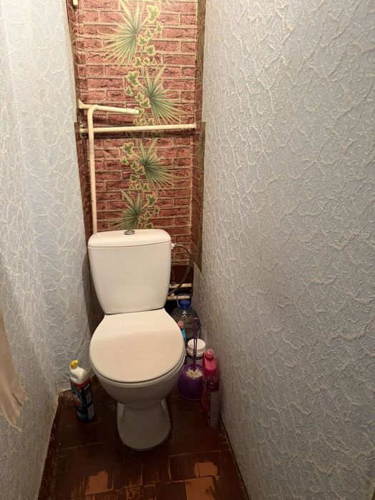 Продаж 2-х кімнатна район 15 школи