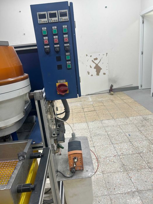 Máquina de tamboreamento/polimento vibratório industrial de dupla cuba