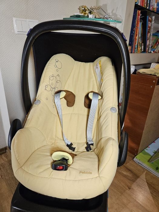 Автокрісло 0+ Maxi-cozi Pebble + FamilyFix до 13кг