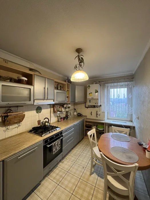 Продаж 4-кімнатної квартири на Кармелюка - View 2