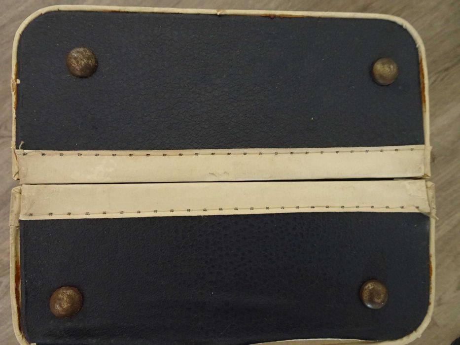 Antiga Mala de viagem - Baú boneca Famosa Nancy