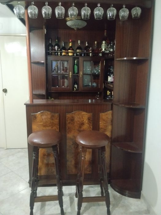 Bar de mogno e raiz de nogueira
