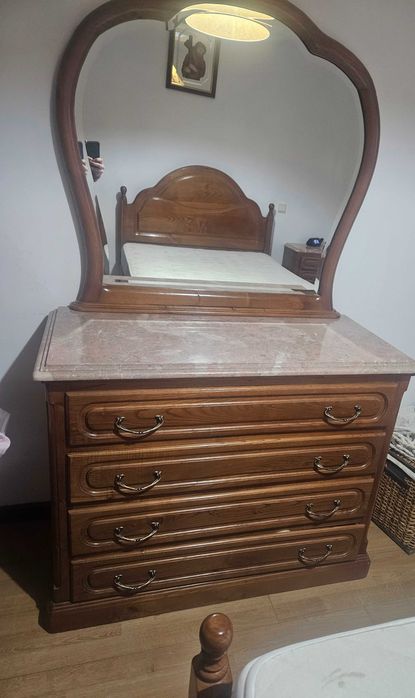 Quarto de madeira completo com colchão