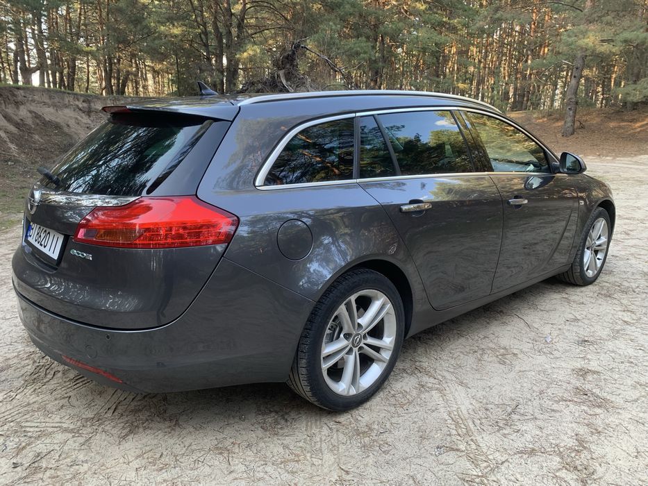 Опель інсігнія 2010 рік