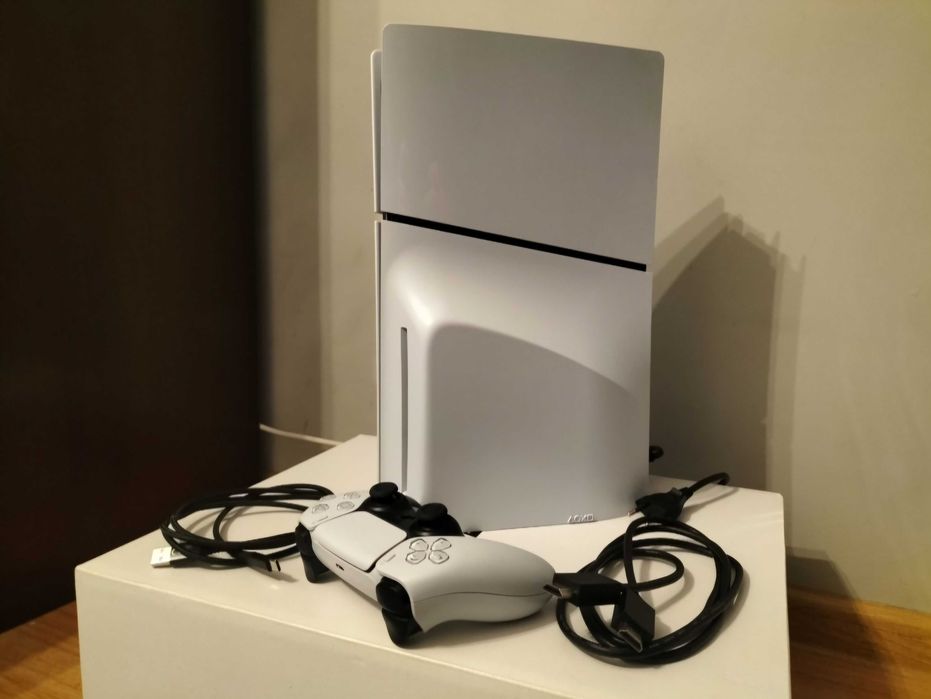 Konsola PS5 Slim z napędem + gra