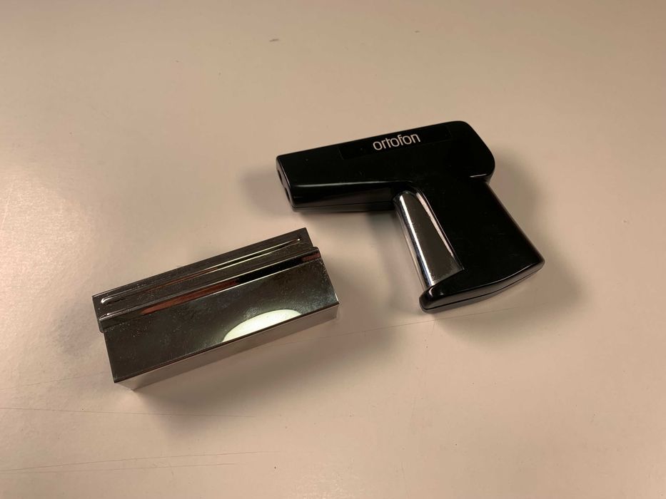 Kit de limpeza e desmagnetização de discos e agulhas.