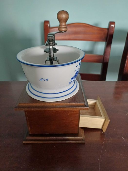 Moinho de Café Manual Retro