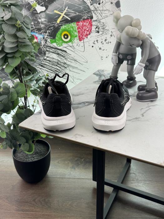 Кросівки Asics Gel Contend 40.5 розмір Е17384