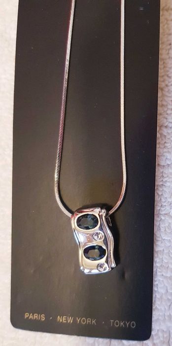 Naszyjnik Wisiorek z 2 szafirowymi oczkami na łańcuszku