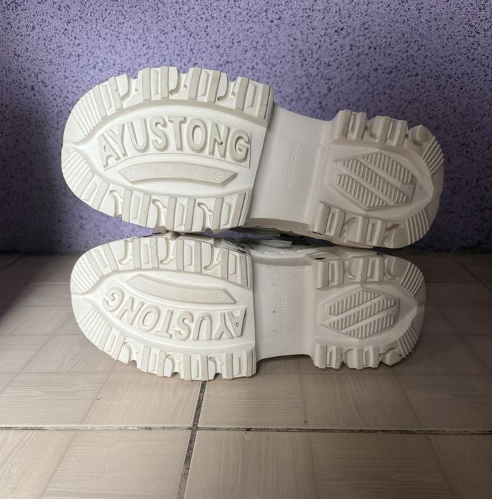 Autstrong білі ботинки 41