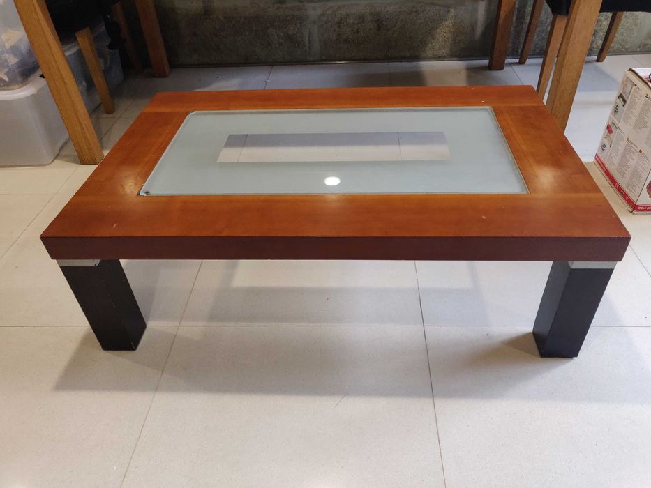 Mesa de café, em madeira