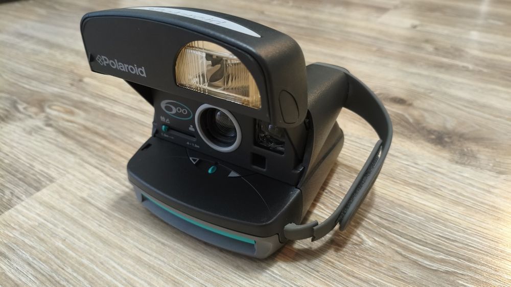 Polaroid 600 Instant Camera