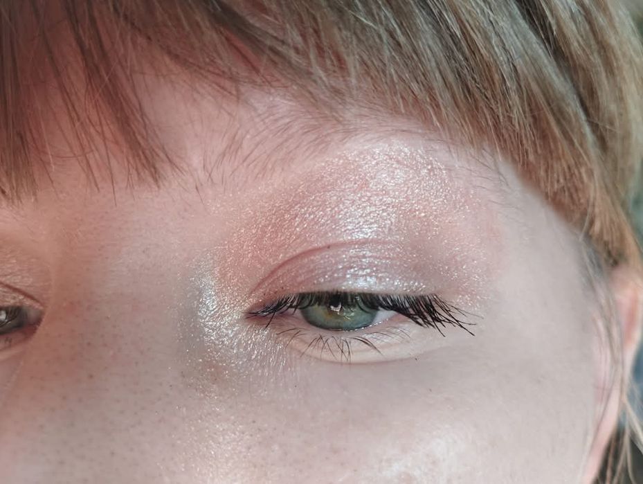 Eyeshadow. Cień do powiek w płynie Shine 01 naked