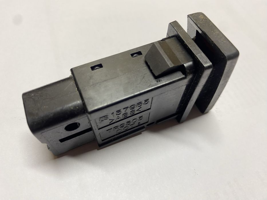 Toyota Avensis T25 кнопка аварійки, сигналізації. Вимикач Тойота Авенс