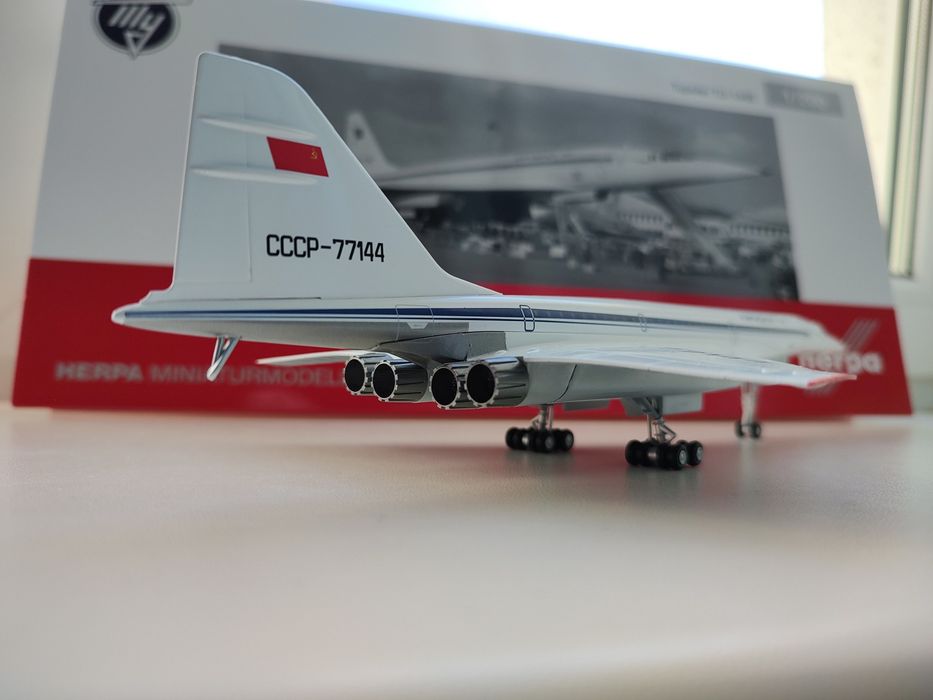 Металева модель літака Ту-144, масштаб 1:200