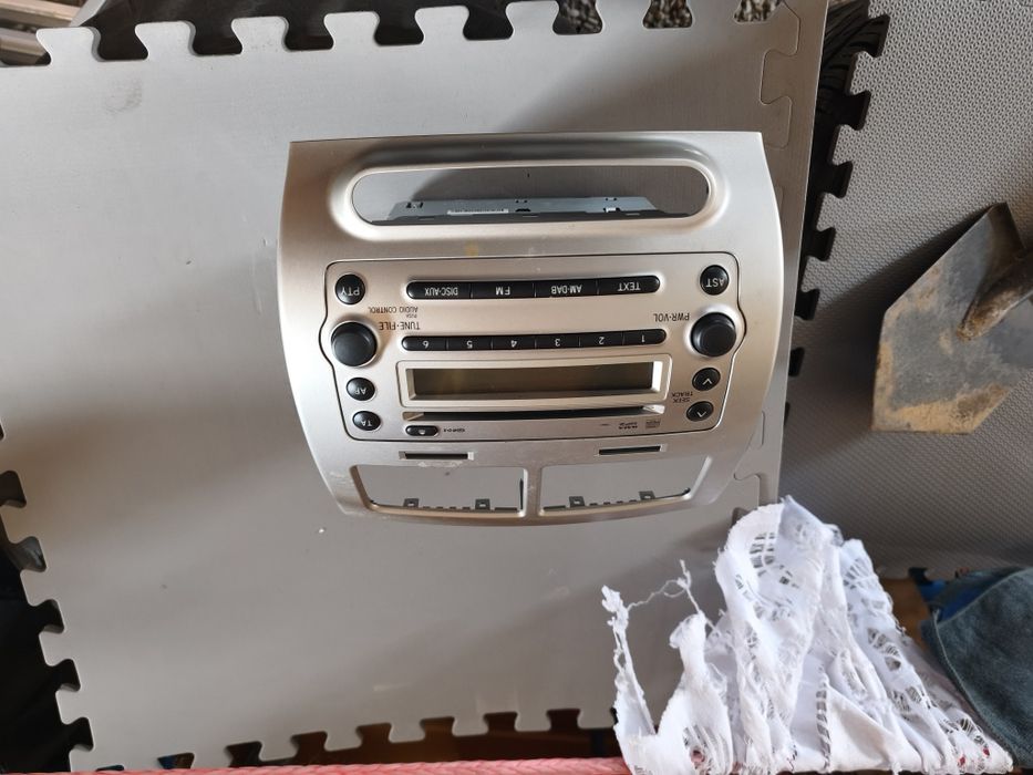 Radio CD z obramówką Toyota.   Urban