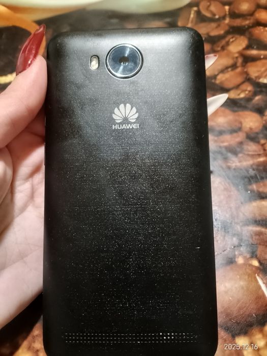 Телефон Хуавей старого образца 8гб