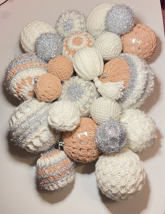 Новогодние игрушки шары вязанные