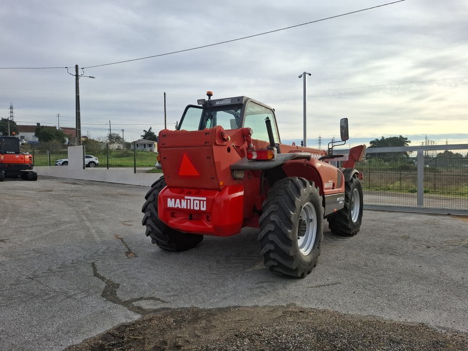 Manitou telescópico com matrícula