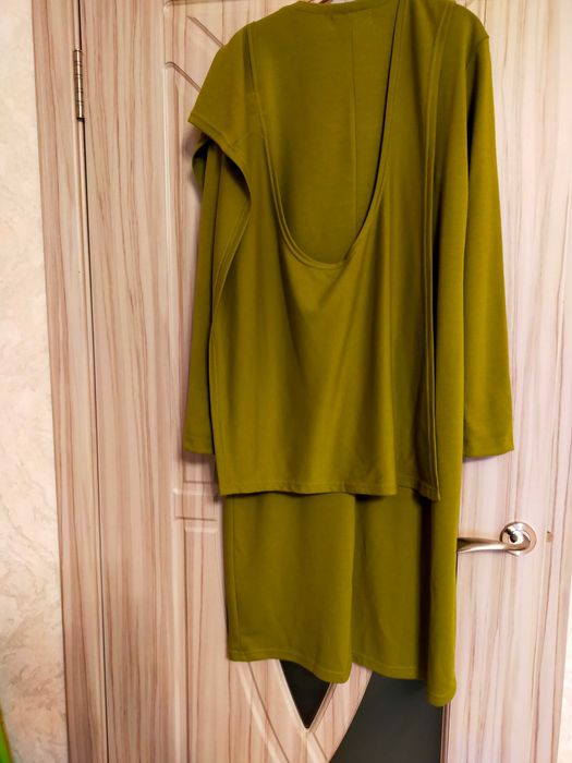 продаю нарядное платье  с накидкой и вышивкой 46-48 размер