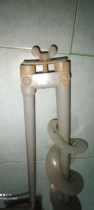 Бур для зимней рыбалки,ледобур ссср