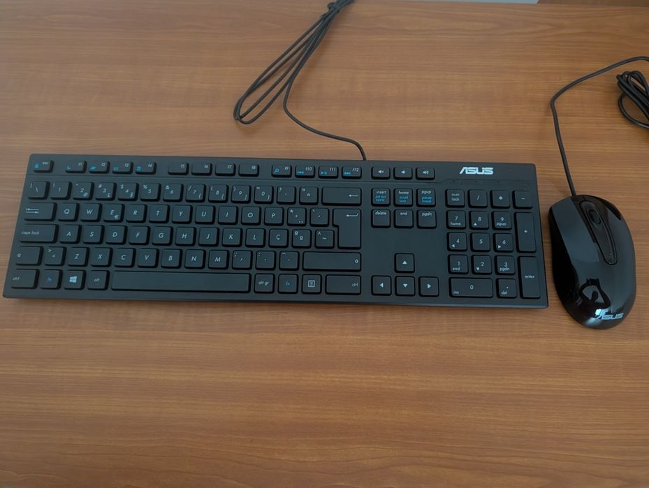 Teclado com fio e rato com fio