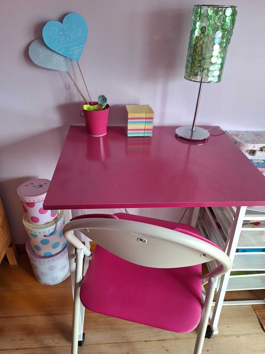 Desk + Chair64740673555843121