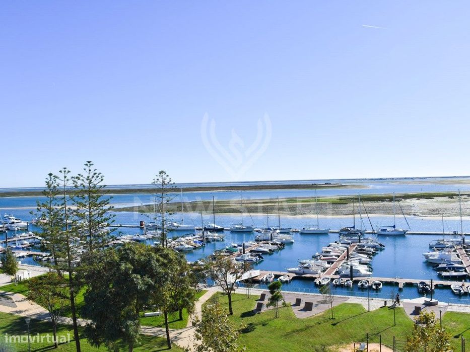 Apartamento T2 novo, garagem, piscinas, vista mar, Del Mar em Olhão