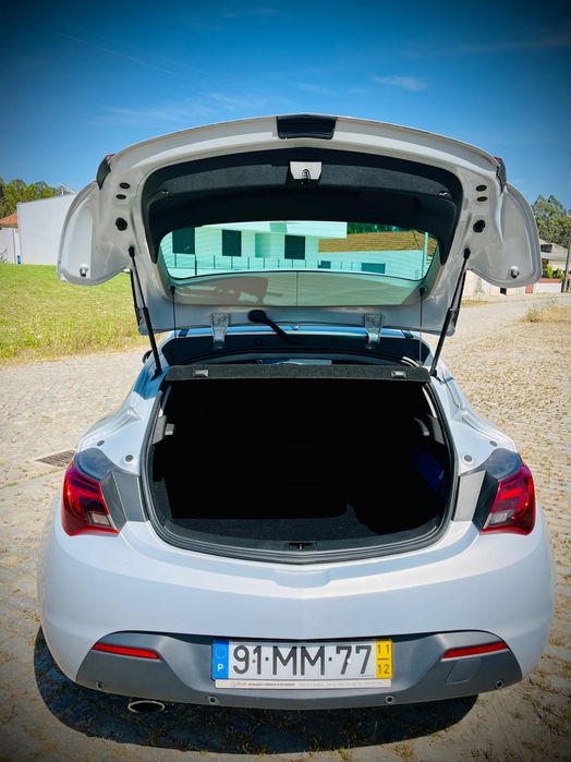 Veículo automóvel Opel Astra GTC 2.0 CDTI 165cv para venda